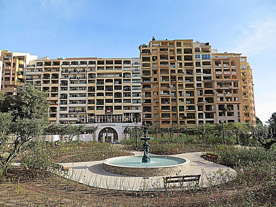 Roseraie Princesse Grace   panoramio (2)